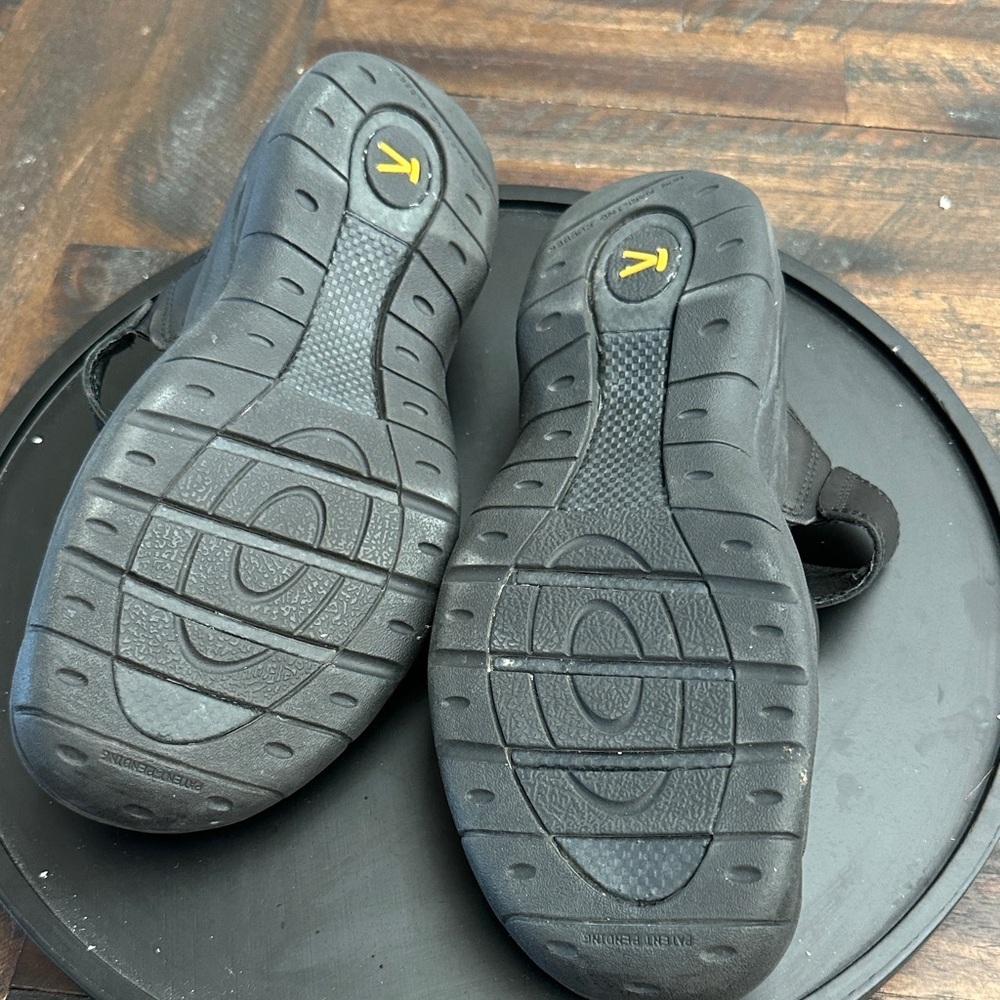 Keen Black Women's Slip on shoes size 7.5 - Picture 2 of 6